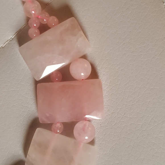 Rose Quartz 18-20in necklace in Stainless Steel - Picture 4 of 11